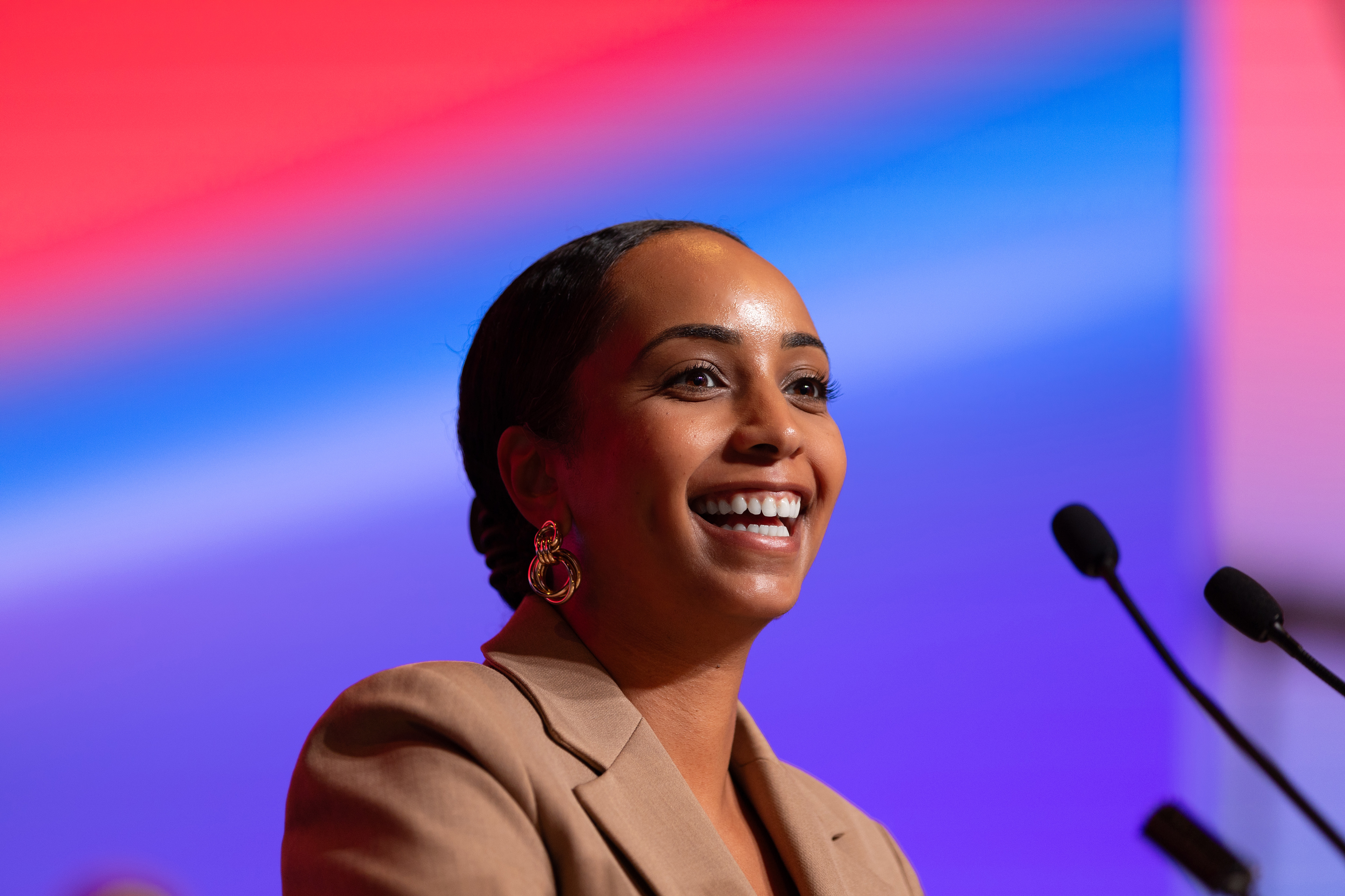 Samia Hashi speaking at the podium at Canadian Council