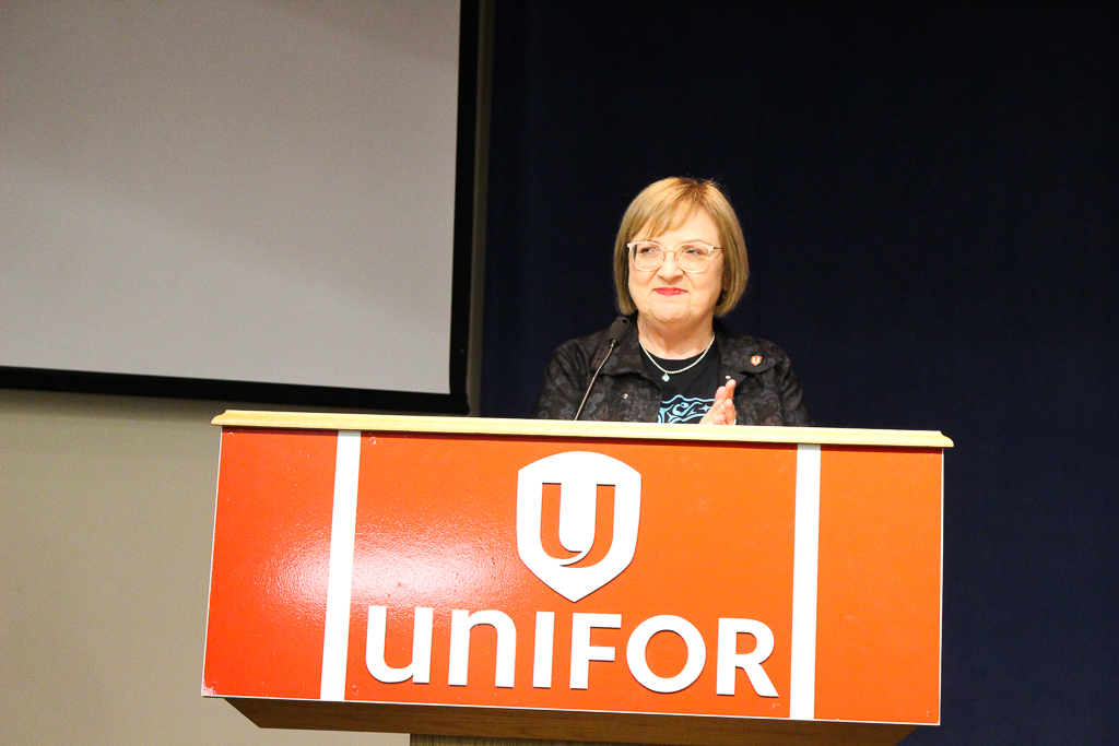 A women stands behind a Unifor podium
