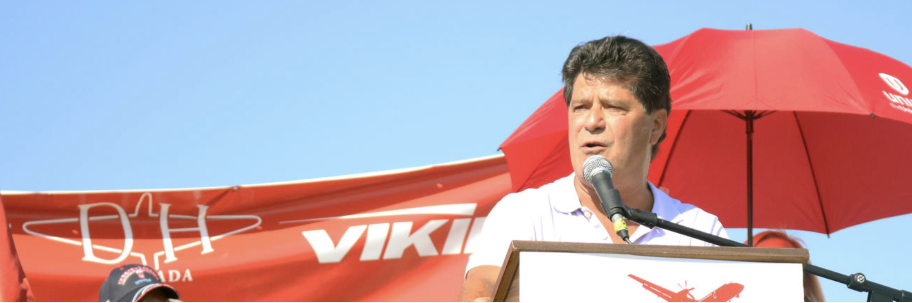 Jerry Dias at mic at DeHavilland Picket line Jerry Dias at mic at DeHavilland Picket line