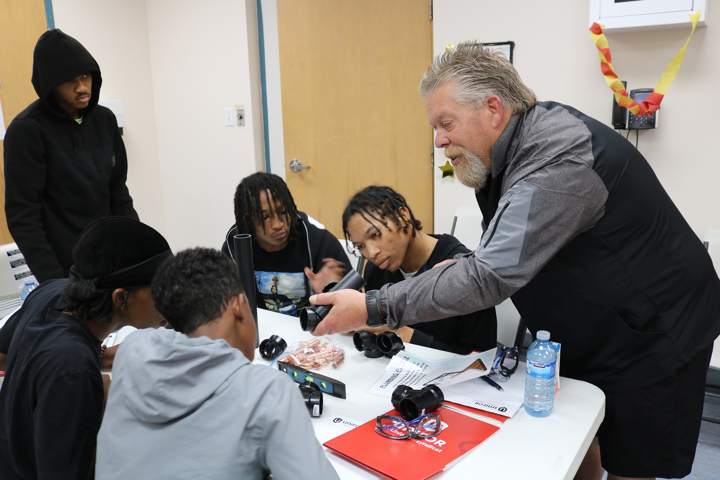Ken teaching kids about electrical education