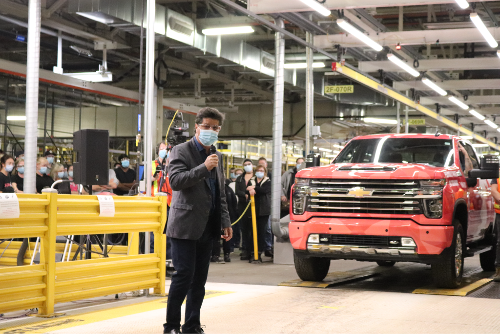 Unifor National President Jerry Dias speaking to General Motors Oshawa workers in front of the assembly line. 
