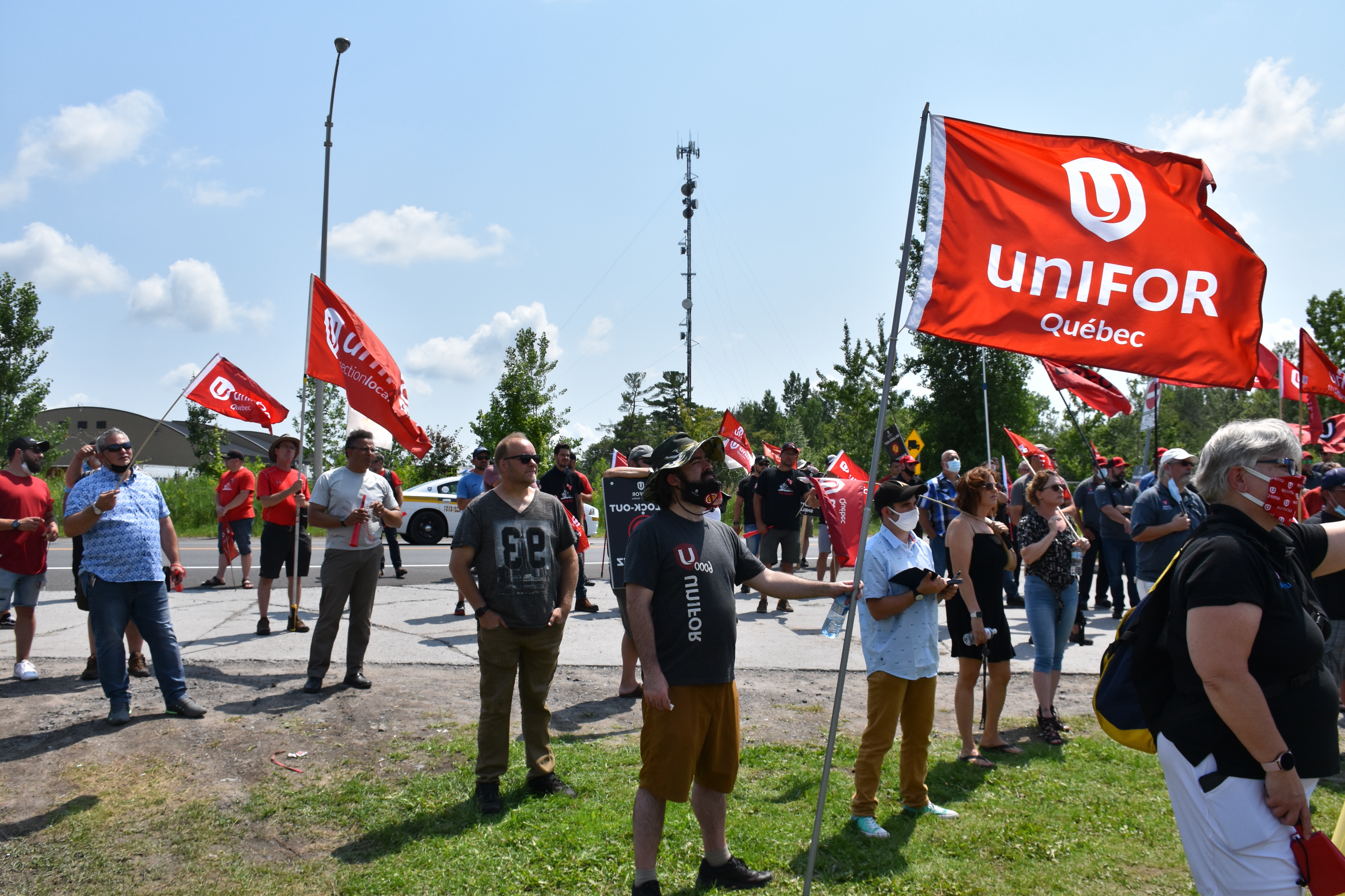 Unifor Quebec workers rally
