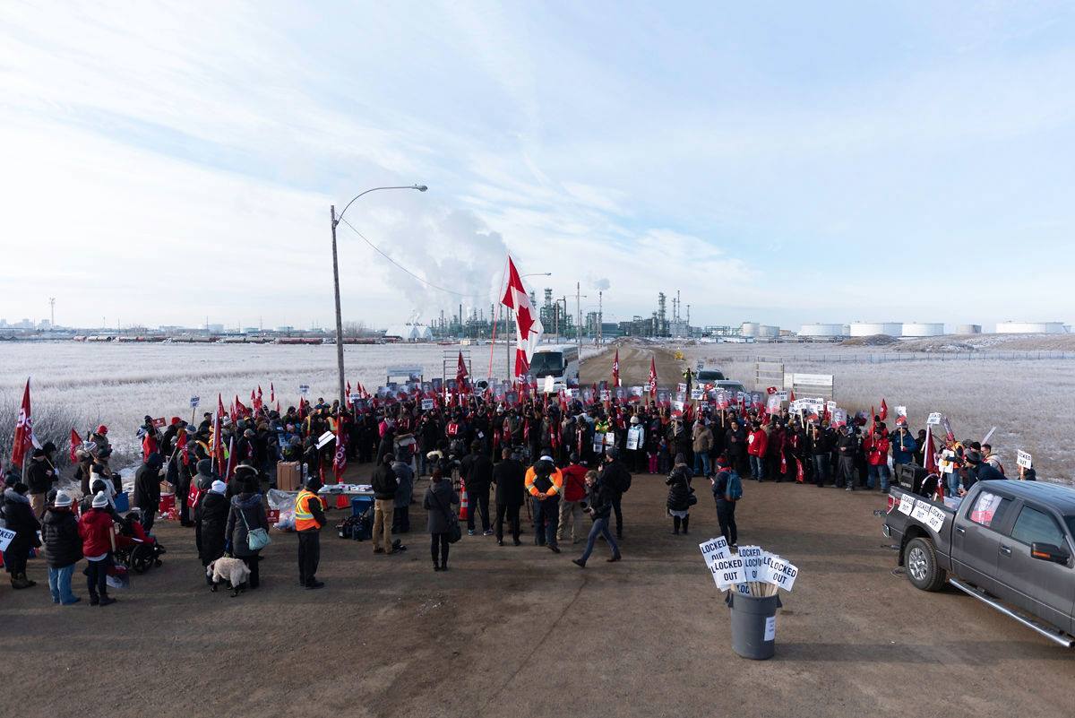 Members of Unifor Local 594 on a picket line at Co-op Refinery.