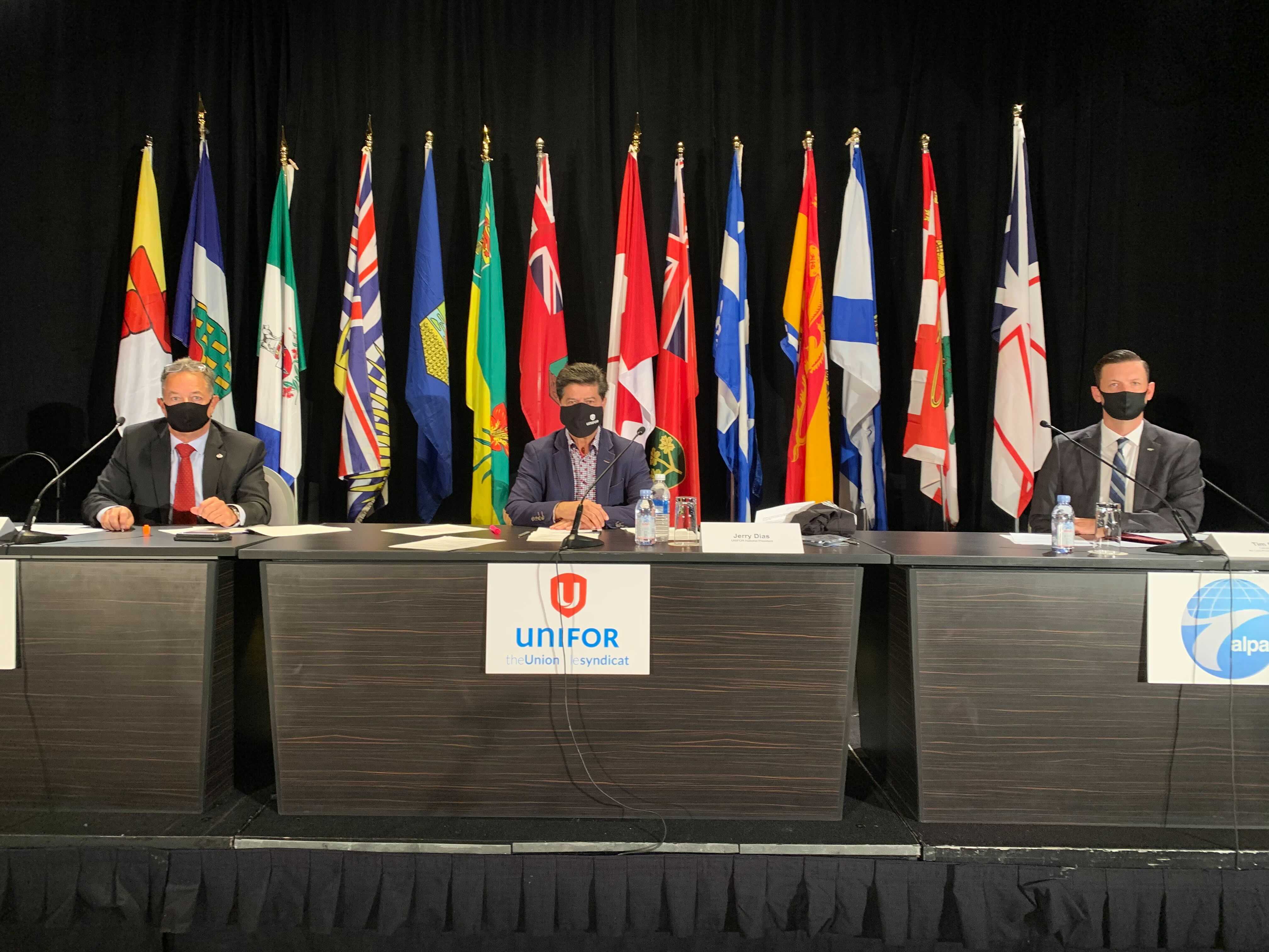 Jerry Dias at a press conference.
