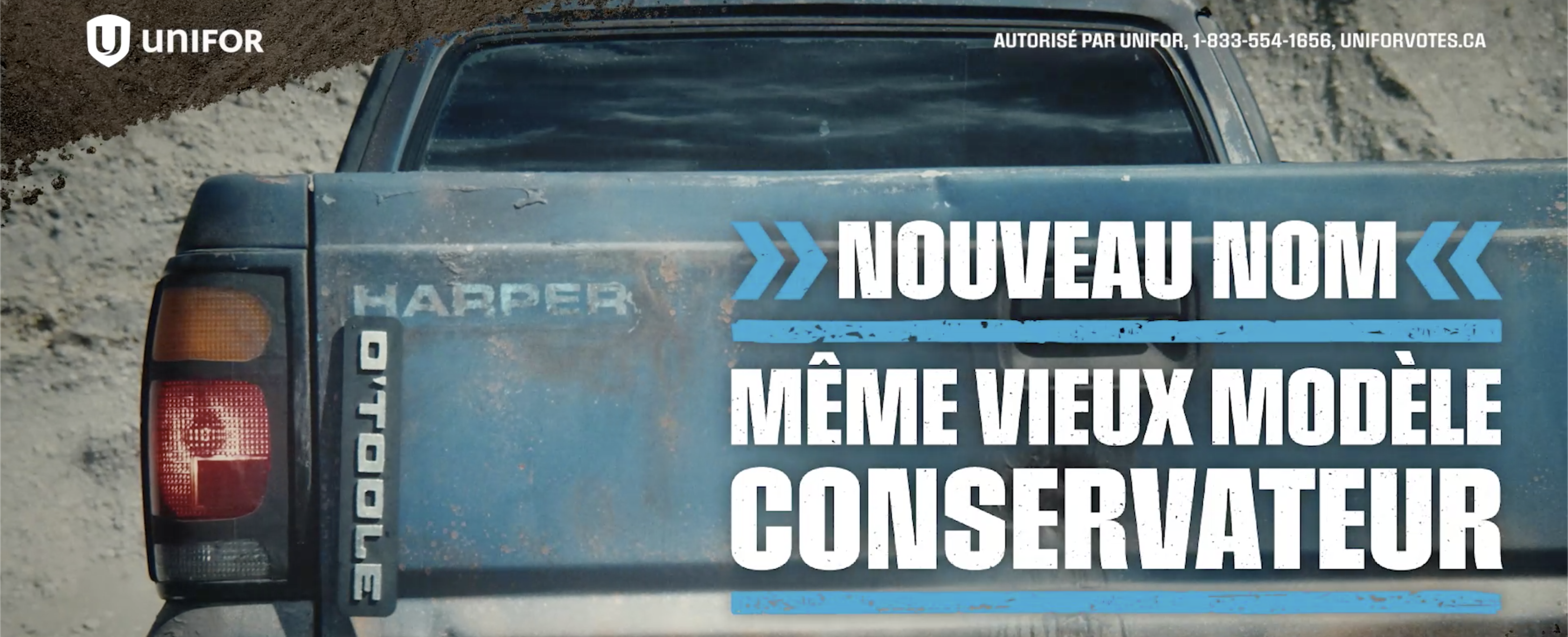 Pare-chocs arrière d'une vieille camionnette avec l'étiquette O'toole tombant, révélant l'étiquette Harper fanée