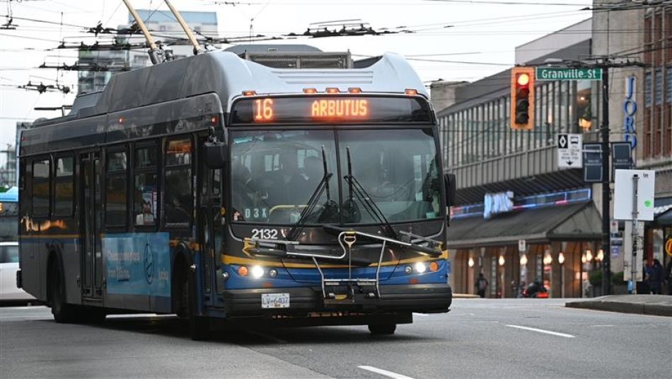 a bus stopped on the side of a road