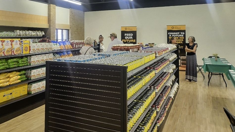 Allées et rayons d'un magasin d'alimentation