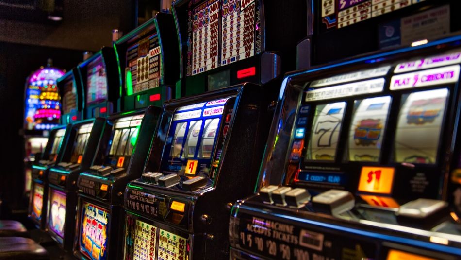 Workers fight for fair wage as Shorelines Casino strike begins | Unifor