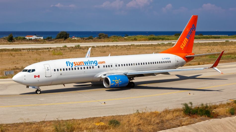 Sunwing airplane