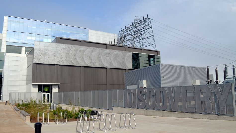 Discovery Centre Photo By Ben MacLeod - Own work, CC BY-SA 4.0, https://commons.wikimedia.org/w/index.php?curid=61064753 Exterior of the Discovery Centre building