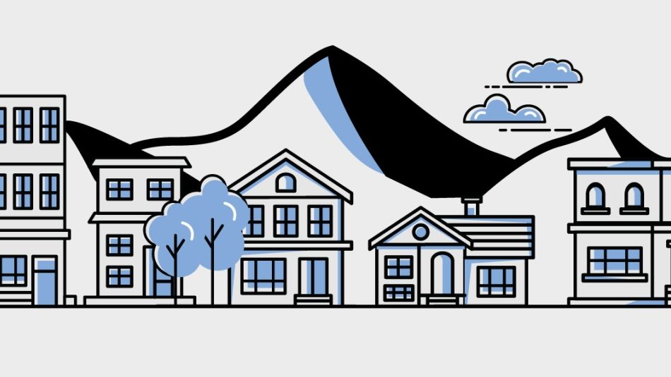 Un dessin en gris, noir et bleu illustre une rue bordée de maisons et d’immeubles d’habitation avec des montagnes en arrière-plan