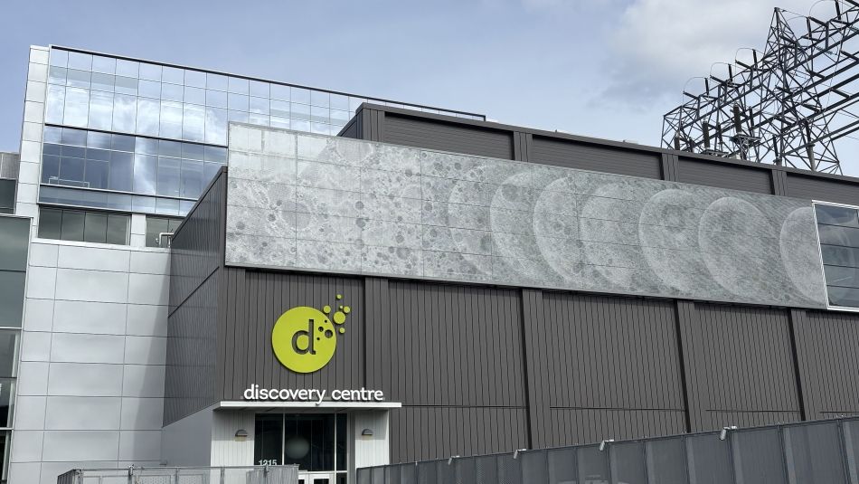 exterior front entrence of the decovery centre