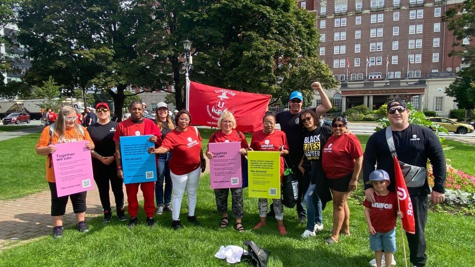 Group of people with Unifor flag