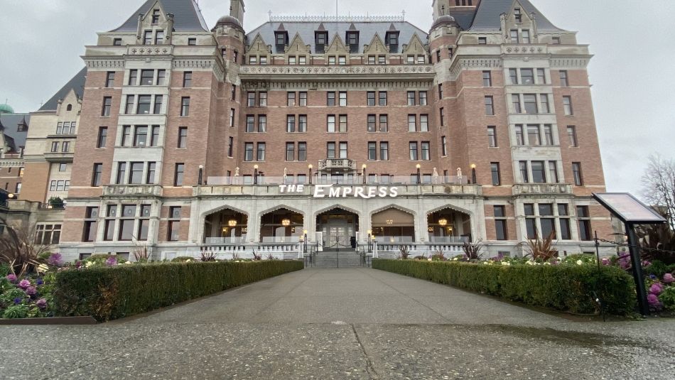 Exterior picture of the Fairmount Empress hotel 