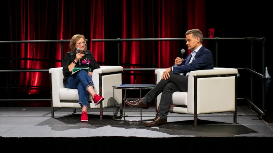 Lana Payne holds a fireside chat with Seamus O'Regan