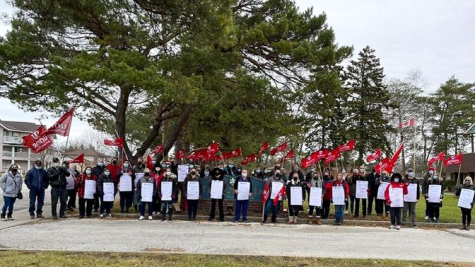 Local 302 rally outside group shot