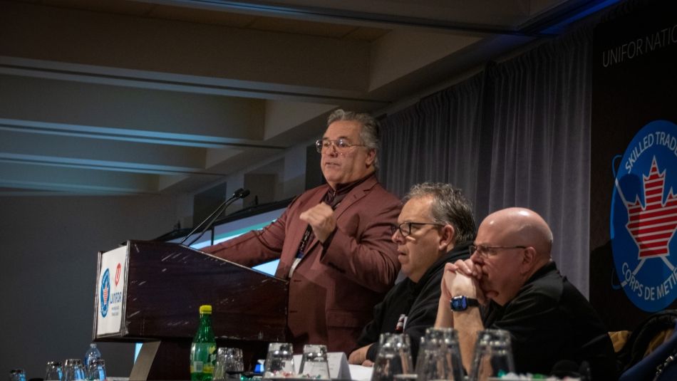 Windsor Machine Bargaining Committee Chair Mike Emslie speaks at a podium