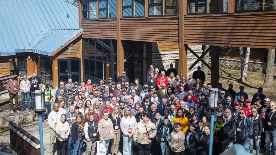 A large group posing outside the classroom building at the Unifor Education Centre