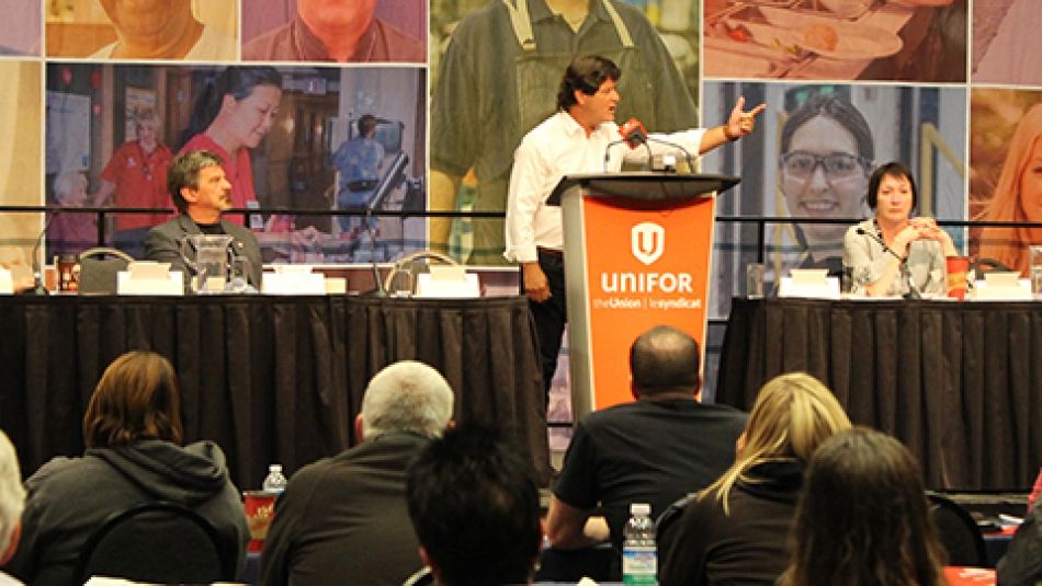 Jerry Dias addresses Prairie Regional Council delegates from the stage.