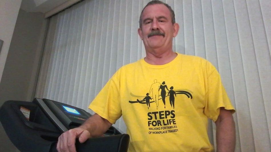 Ken Bondy, représentant national d'Unifor, participe à Steps for Life.