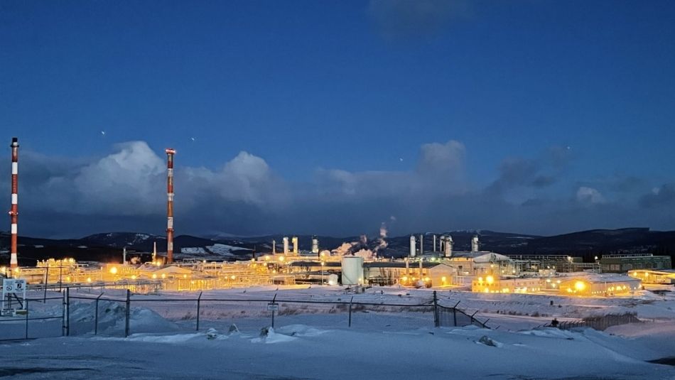 Wide photo of the SNRI gas plant in Chetwynd at night
