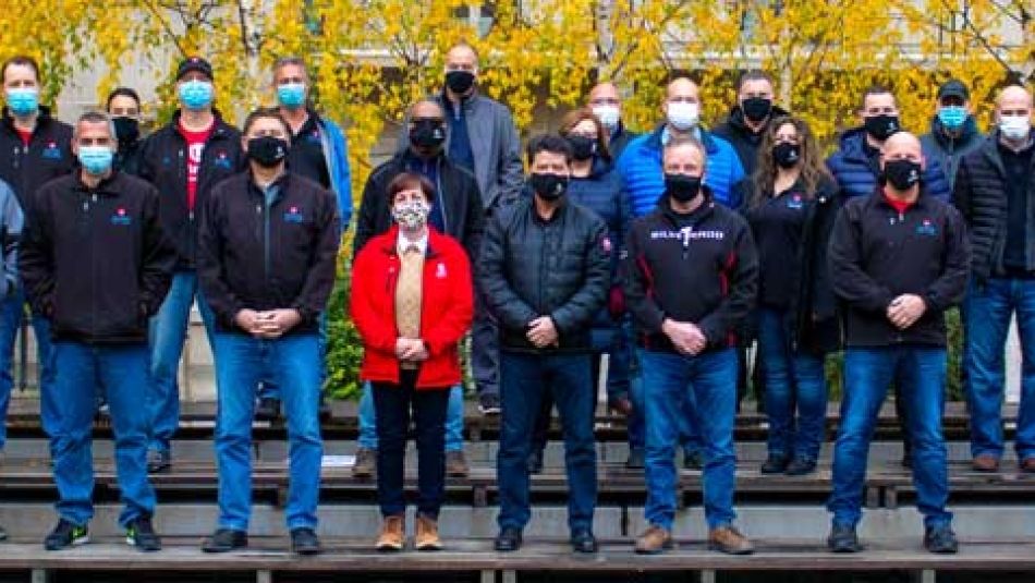 Jerry Dias and the Unifor Master Bargaining Committee.