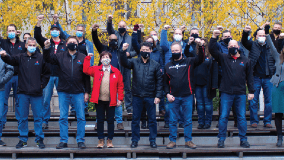 Jerry Dias and the Unifor Master Bargaining Committee.