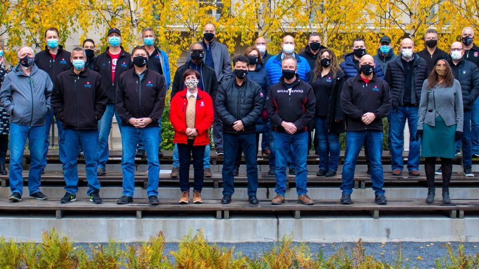 Jerry Dias and the Unifor Master Bargaining Committee.