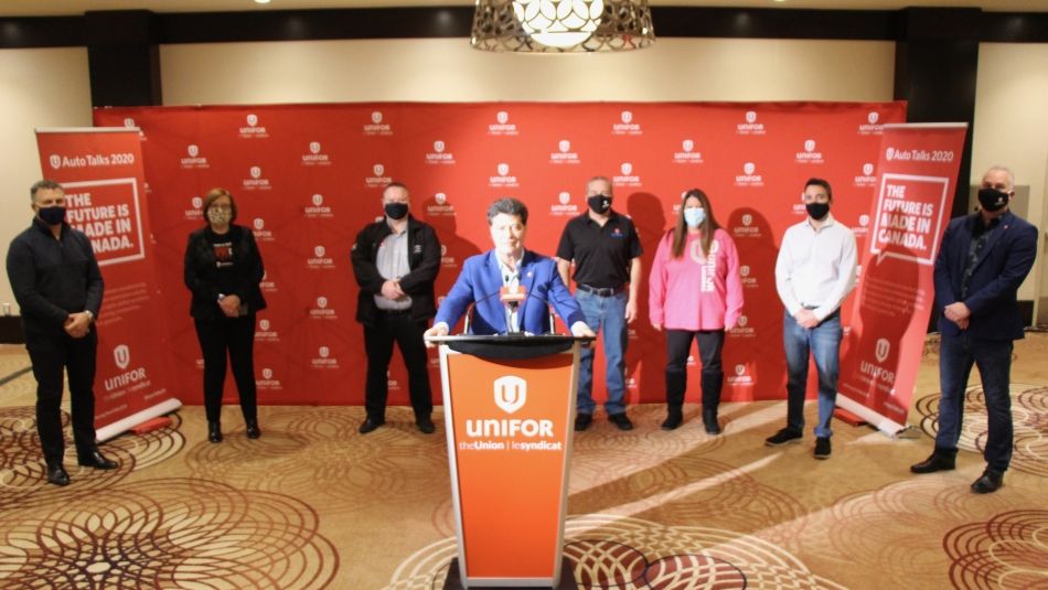 Jerry Dias lors d'une conférence de presse.