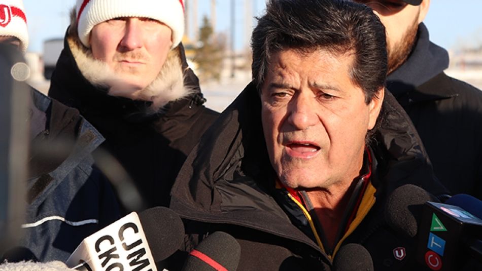 Jerry Dias speaks to reporters.