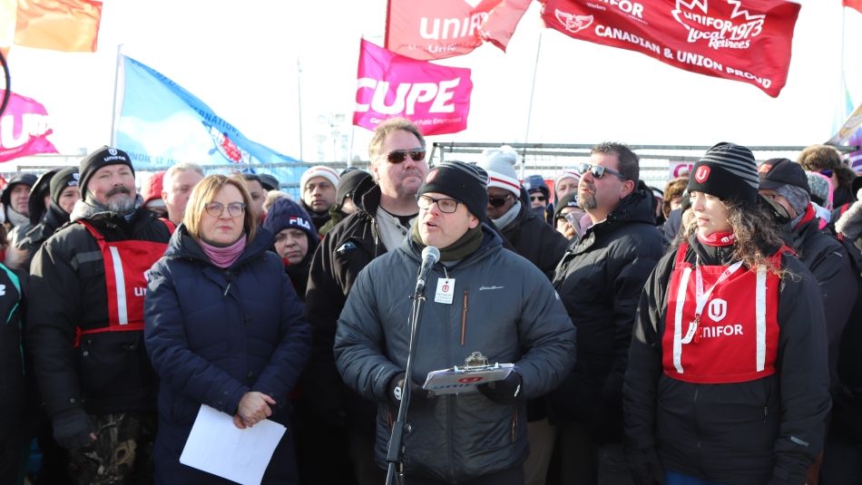 Unifor Local 594 president, Kevin Bittman, address members on the picket line at Co-op Refinery.