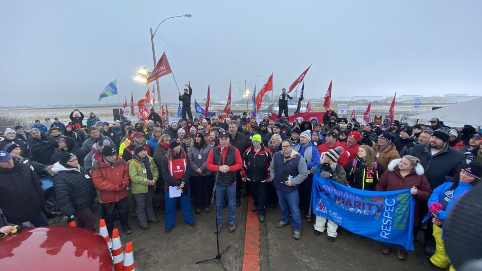 Scott Doherty speaks to a locked-out members of Unifor Local 594.