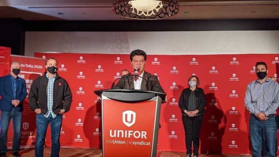 Jerry Dias at a press conference.