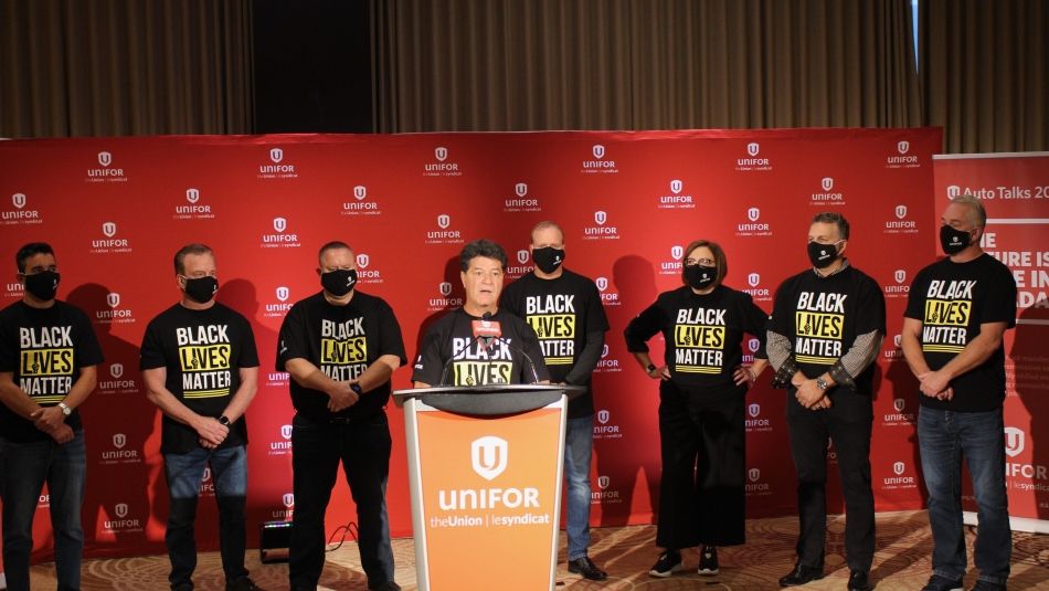 Jerry Dias and the Unifor Master Bargaining Committee at a press conference.