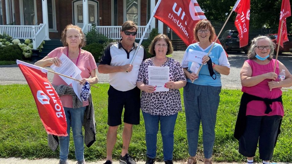 Local 414 solidarity leaflet action.