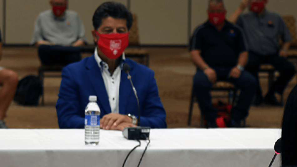 Jerry Dias at a press conference.