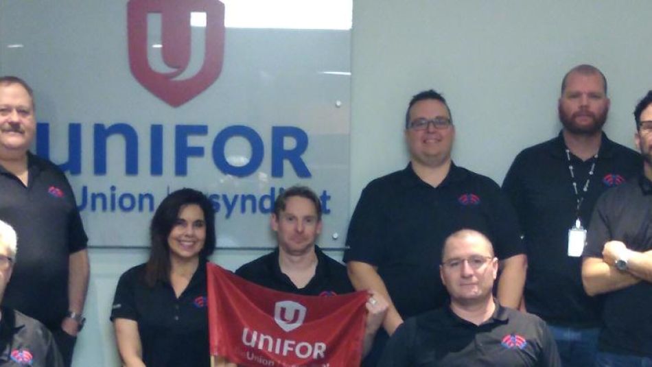 Members of Unifor Local 1016.