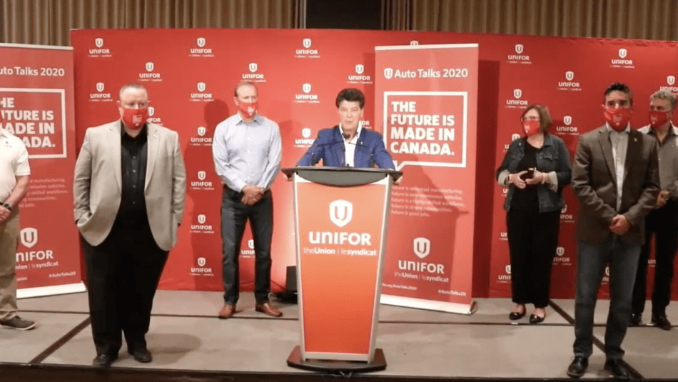 Jerry Dias lors d'une conférence de presse.