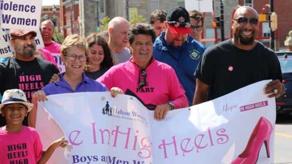 A 2019 photo of Jerry Dias and Unifor members participating in Hope in High Heels.