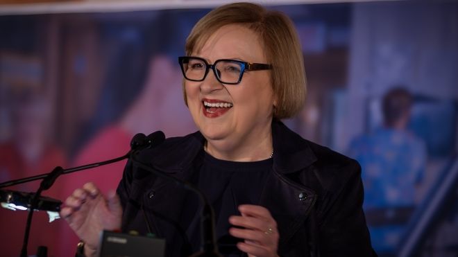 A women speaking at a podium
