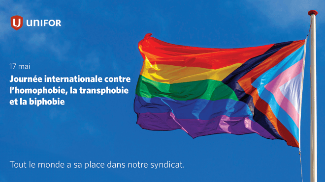 drapeau trans sur fond bleu