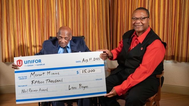 Mozart Mimms accepting a enlarged cheque