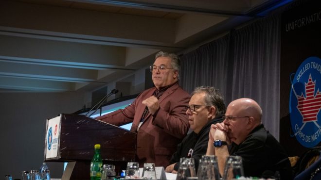 Windsor Machine bargaining committee speaks at a podium