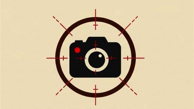 Black illistration of a camera and lens on a beige background
