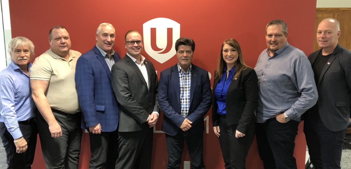 Jerry Dias and Scott Doherty with members of Local 101-R.