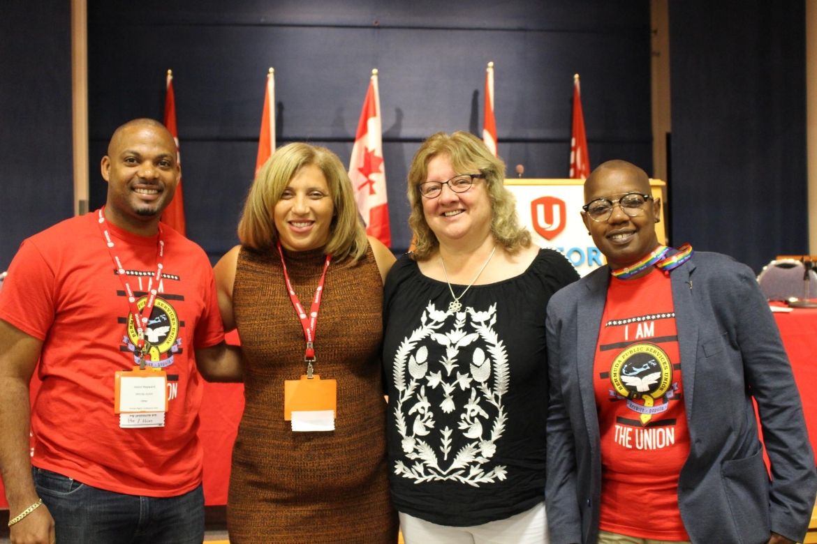 Christine Maclin et Deb Tveit avec Jason Hayward et Linda Bogle-Meinzer.