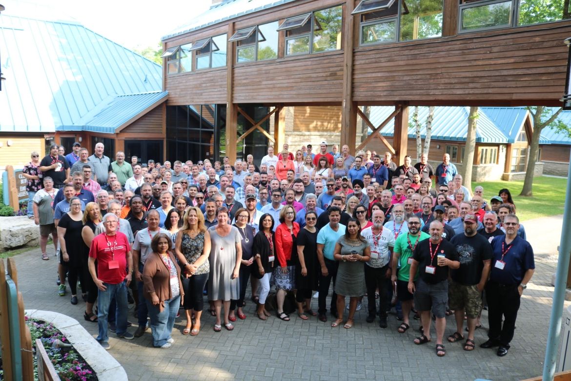 Jerry Dias with regional directors Lana Payne, Naureen Rizvi and Joie Warnock and a large group of Unifor local presidents at the Family Education Centre.
