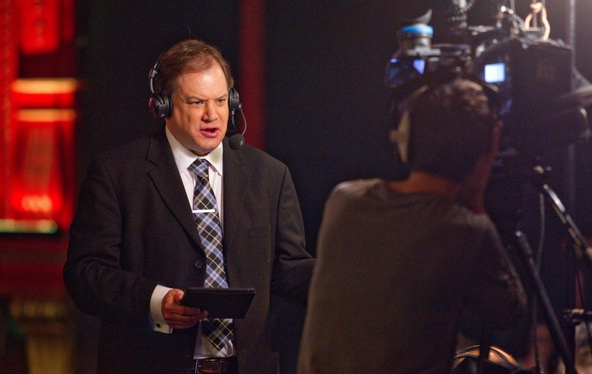 Stephane Giroux, Local 614M member and CTV Montreal reporter, speaks to camera.