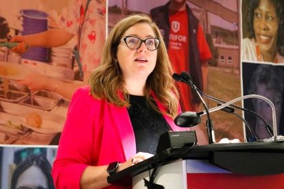 Tracy speaks at a podium