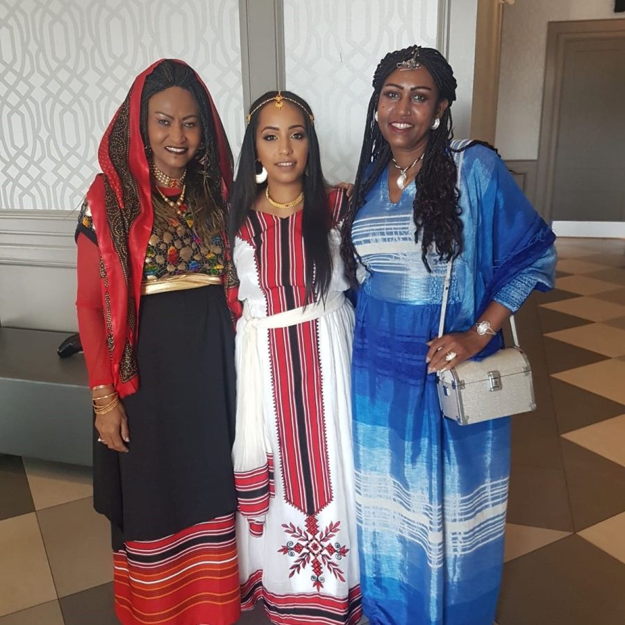 Samia Hashi avec sa mère et sa tante.